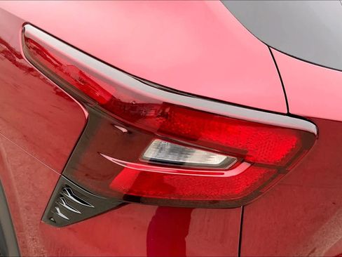 Used 2025 Chevrolet Trax LT image 27