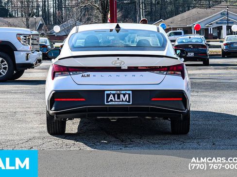 Used 2025 Hyundai Elantra Sport image 12