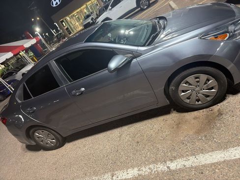 Used 2020 Kia Rio S image 1