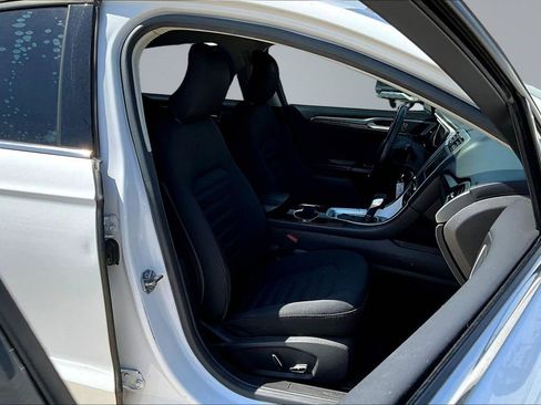 Used 2016 Ford Fusion SE image 16
