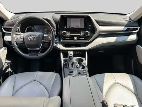 Used 2024 Toyota Highlander XLE AWD/4WD image 20