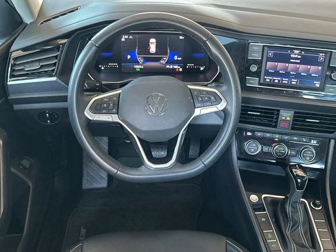 Certified 2024 Volkswagen Jetta SE w/ Panoramic Sunroof Package image 14