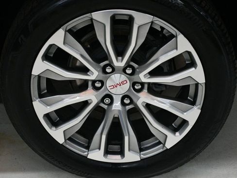 Used 2021 GMC Yukon Denali w/ Denali Premium Package image 21