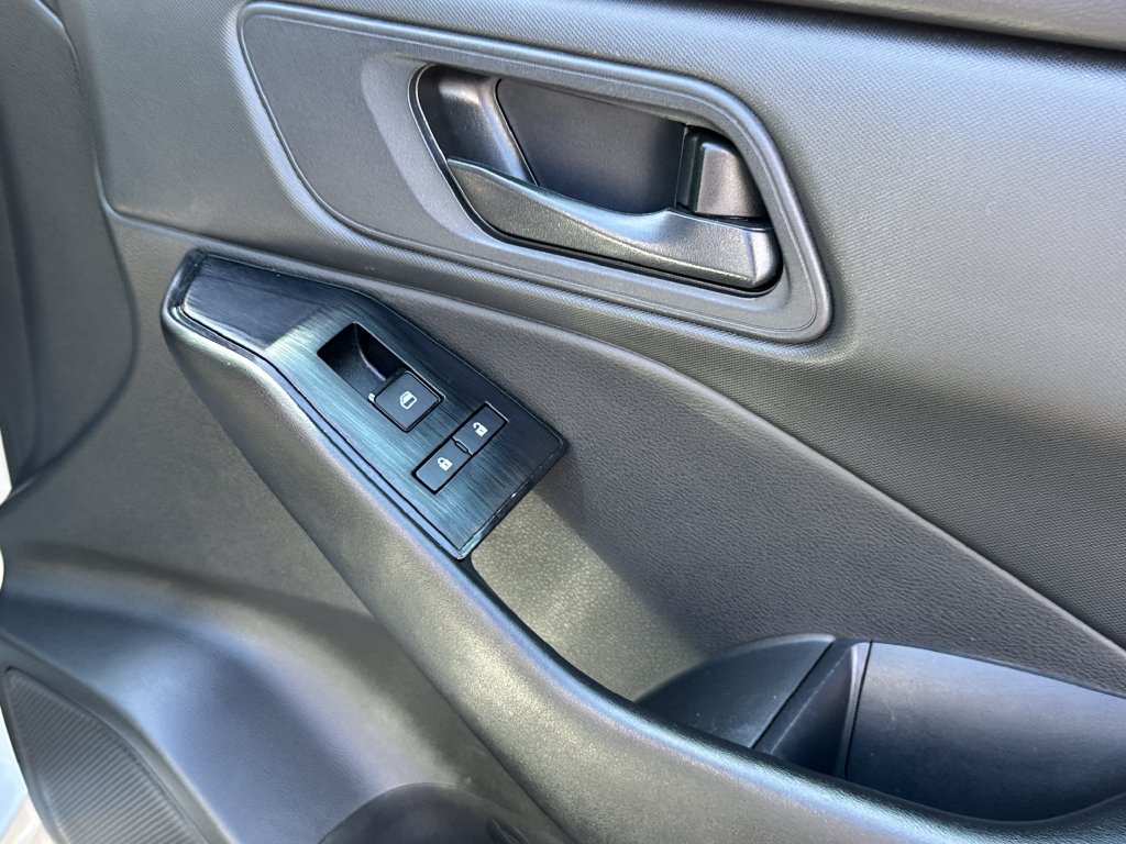 Used 2024 Nissan Rogue S FWD image 16
