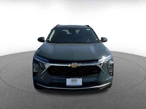 Used 2025 Chevrolet Trax LT w/ LT Convenience Package FWD image 4