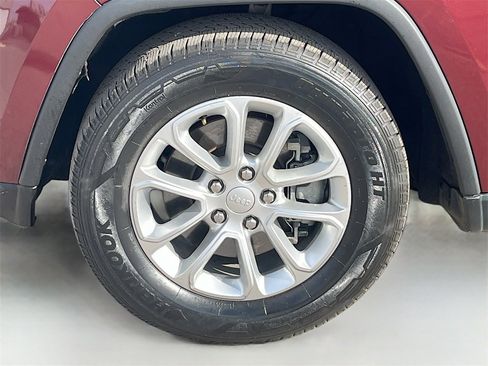 Used 2021 Jeep Grand Cherokee Laredo X image 32