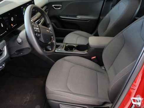 New 2025 Kia K4 LXS image 38