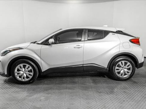 Used 2020 Toyota C-HR LE image 3