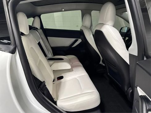 Used 2021 Tesla Model Y Long Range image 16