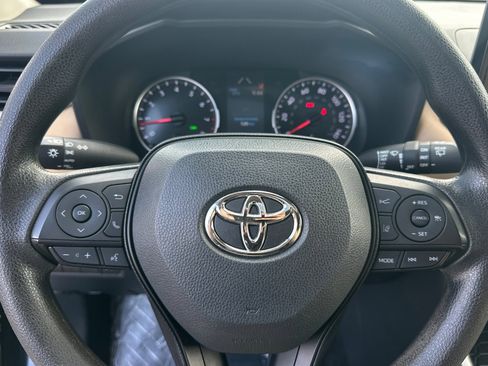 Used 2022 Toyota RAV4 XLE w/ Convenience Package image 30