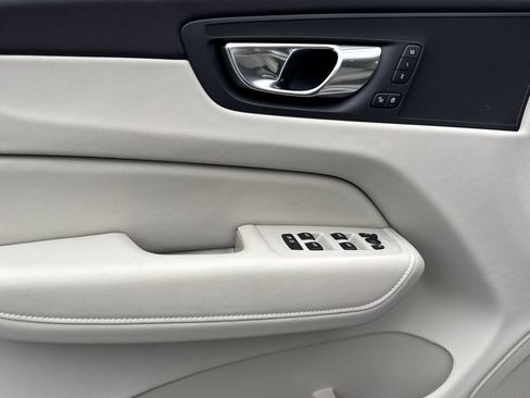 Certified 2025 Volvo XC60 T8 Plus w/ Protection Package Premier AWD/4WD image 10
