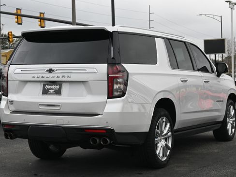 Used 2023 Chevrolet Suburban High Country image 12