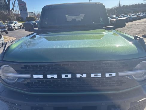 Used 2022 Ford Bronco Wildtrak image 3