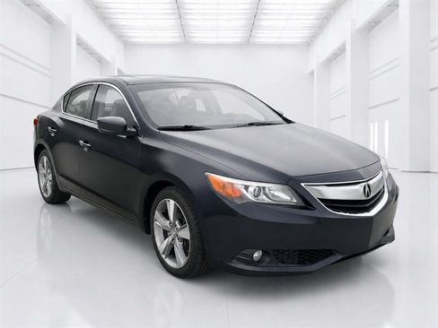 Used 2013 Acura ILX w/ Technology Package FWD image 2