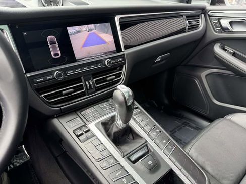 Certified 2021 Porsche Macan AWD/4WD image 24