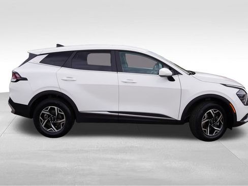 Used 2024 Kia Sportage LX AWD/4WD image 3