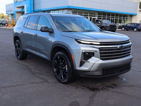 New 2026 Chevrolet Traverse LT w/ Driver Confidence Package image 2