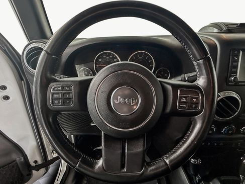 Used 2016 Jeep Wrangler Unlimited Sahara w/ Connectivity Group image 13