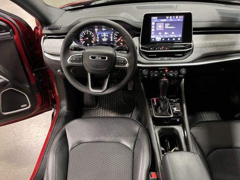 Certified 2025 Jeep Compass Latitude w/ Sun & Sound Group AWD/4WD image 11