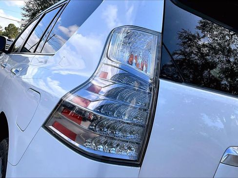 Used 2023 Lexus GX 460 Luxury image 28