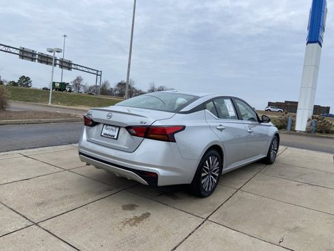 Used 2024 Nissan Altima 2.5 SV image 10