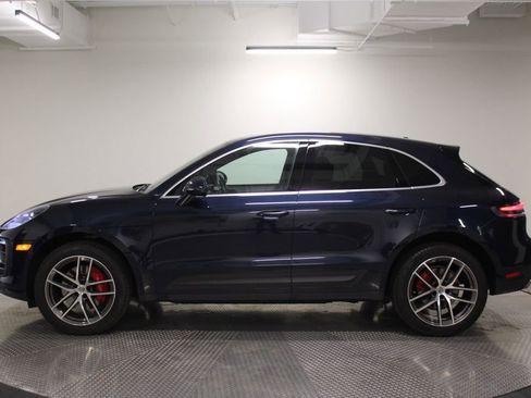 Certified 2022 Porsche Macan S AWD/4WD image 2