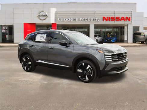 New 2026 Nissan Kicks SR w/ Cold Weather Package FWD image 1
