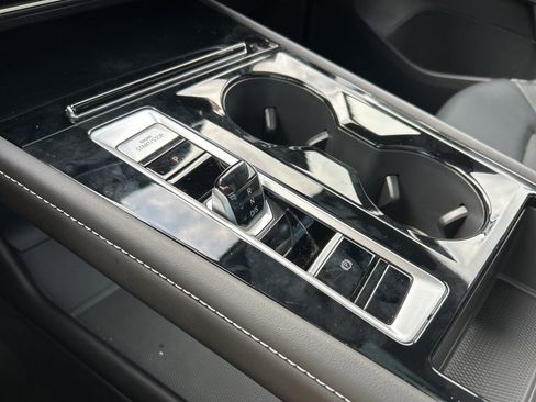 Used 2025 Volkswagen Atlas Cross Sport SEL image 32