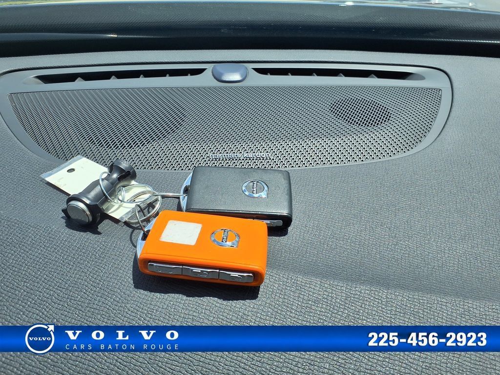 Certified 2024 Volvo XC90 B5 Plus w/ Protection Package Premier AWD/4WD image 40