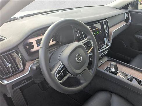Used 2024 Volvo S60 B5 Plus FWD image 9