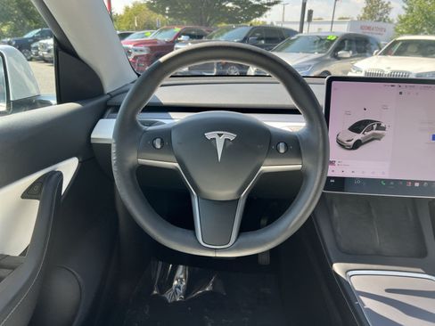 Used 2021 Tesla Model Y Long Range AWD/4WD image 16