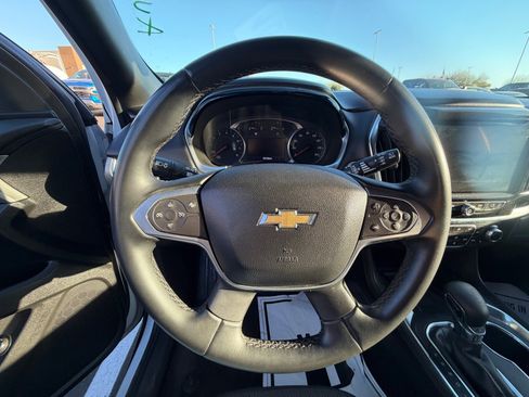 Used 2023 Chevrolet Traverse LT image 11