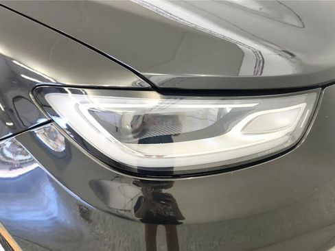 Used 2023 Chrysler Pacifica Touring-L FWD image 14