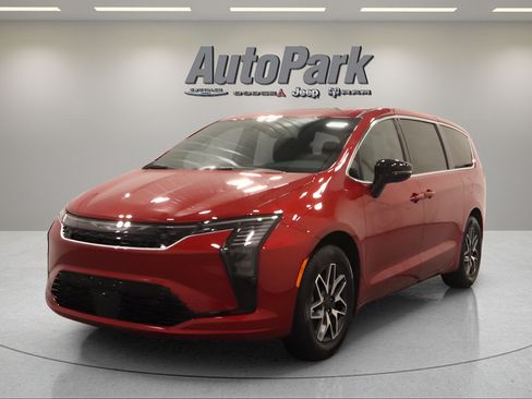 New 2027 Chrysler Pacifica Limited FWD image 5