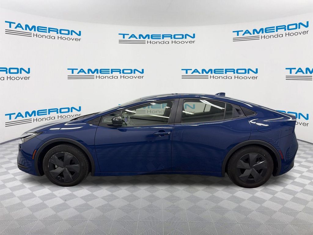 Used 2024 Toyota Prius LE FWD image 2