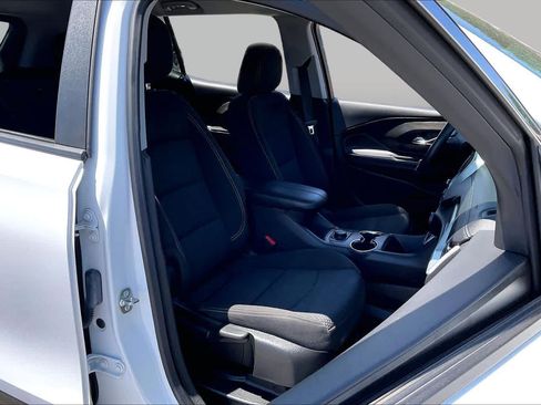 Used 2024 GMC Terrain SLE FWD image 9
