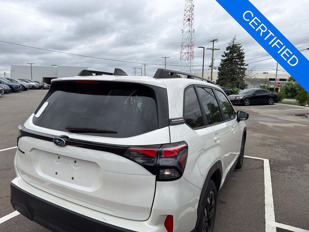 Used 2025 Subaru Forester Premium AWD/4WD image 2