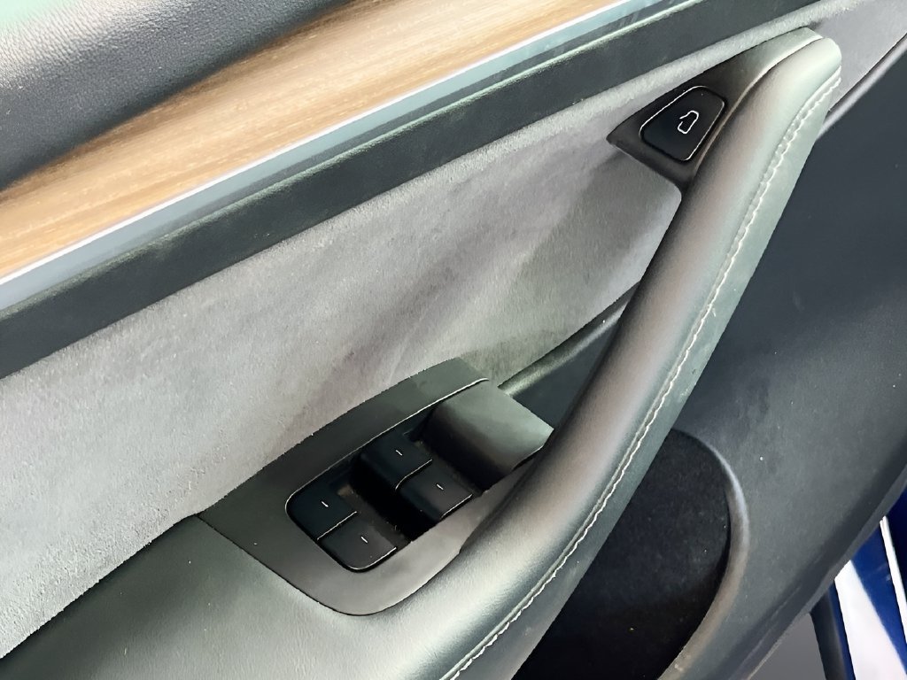 Used 2025 Tesla Model Y Long Range RWD image 18