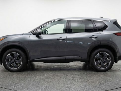 Used 2025 Nissan Rogue SV image 4
