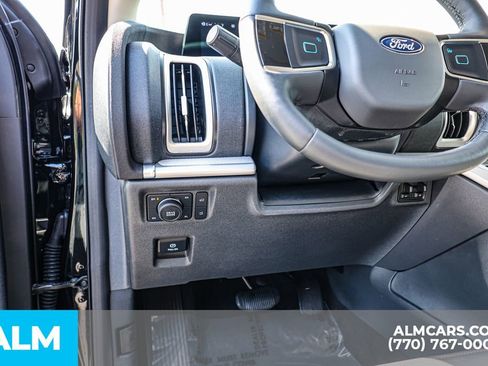 Used 2025 Ford Expedition Active AWD/4WD image 31