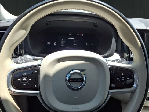 Used 2023 Volvo XC60 B5 Core FWD image 22