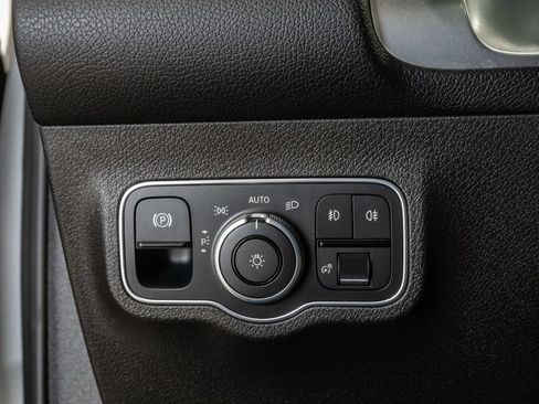 Used 2020 Mercedes-Benz GLB 250 4MATIC image 14