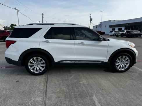 Used 2022 Ford Explorer Limited w/ Equipment Group 301A RWD image 7