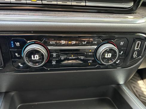 Used 2024 Chevrolet Silverado 2500 LTZ w/ LTZ Convenience Package AWD/4WD image 45