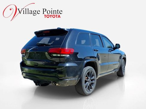 Used 2017 Jeep Grand Cherokee Altitude AWD/4WD image 4