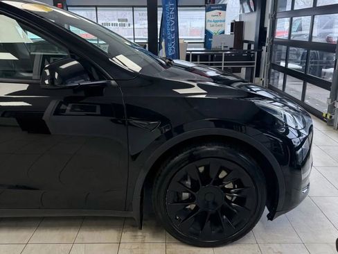 Used 2020 Tesla Model Y Long Range image 8