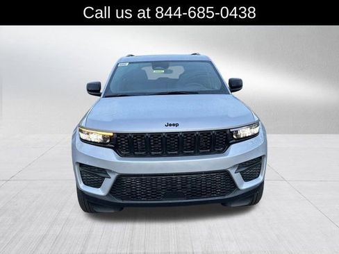 New 2025 Jeep Grand Cherokee Altitude image 2