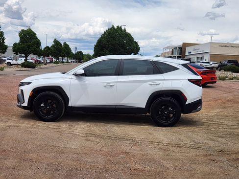 Used 2025 Hyundai Tucson SE AWD/4WD image 2