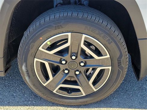 New 2026 Jeep Cherokee Limited image 7