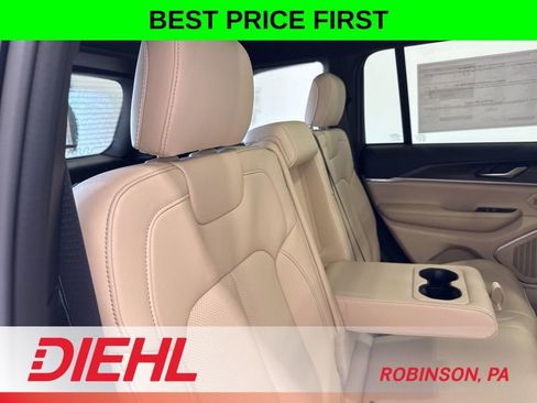 New 2026 Jeep Grand Cherokee Limited w/ Luxury Tech Group II AWD/4WD image 12